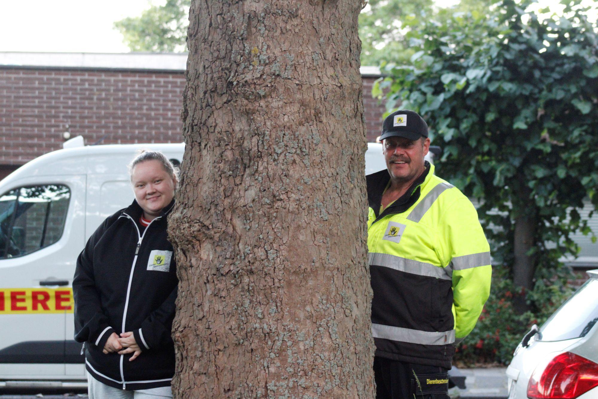 Vader Gérard en dochter Naomi bij de dierenambulance