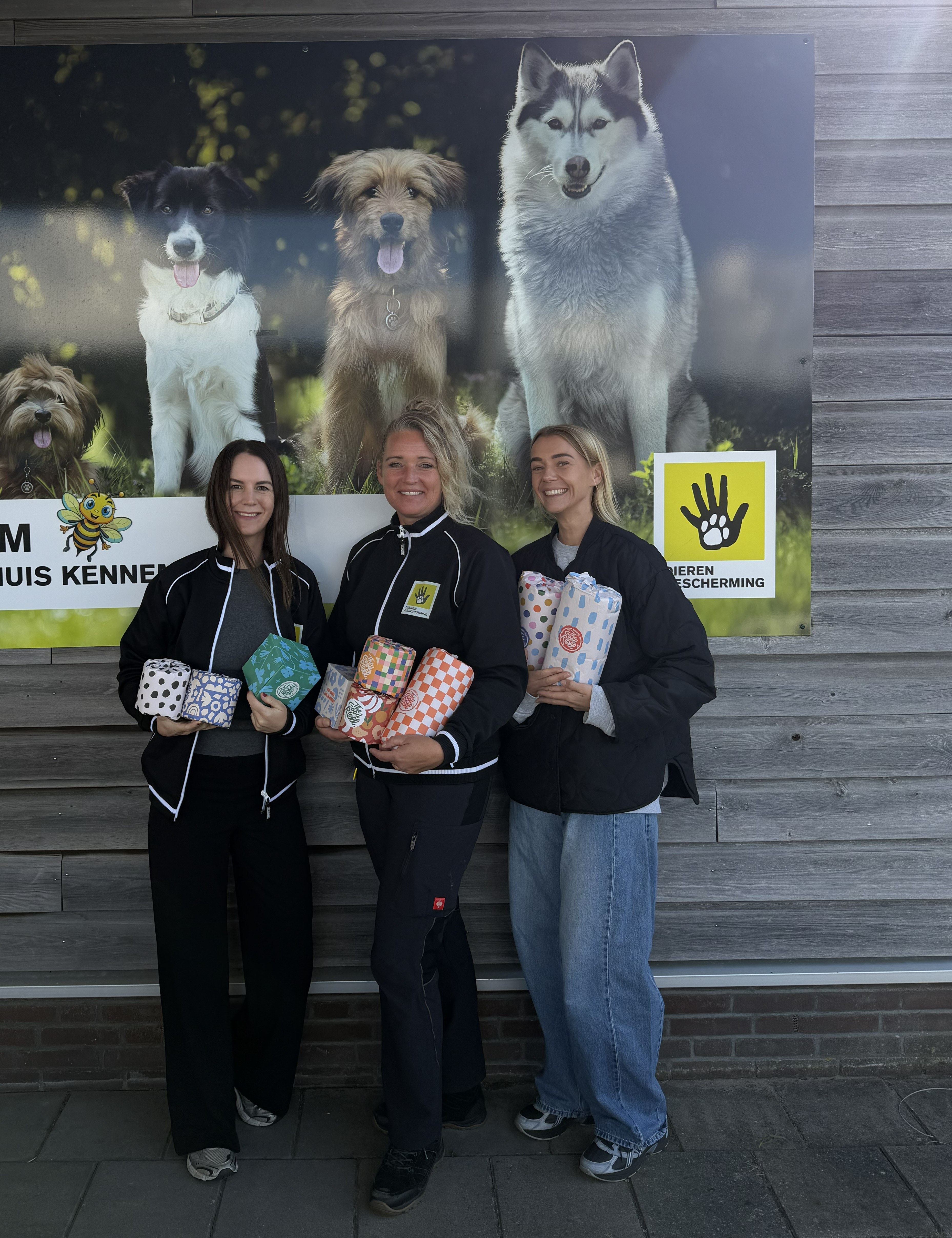 Dierenbeschermers Adinda en Nathalie met Cher van The Good Roll