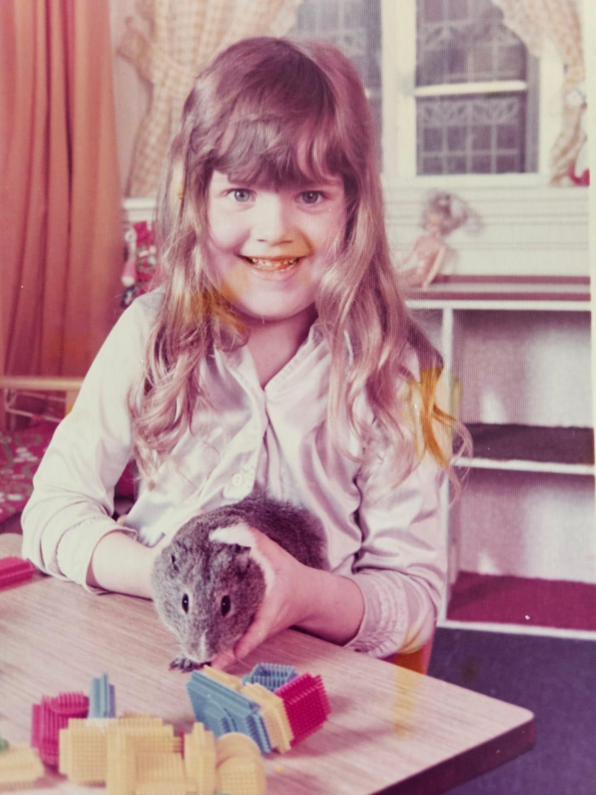 meisje cavia in klas