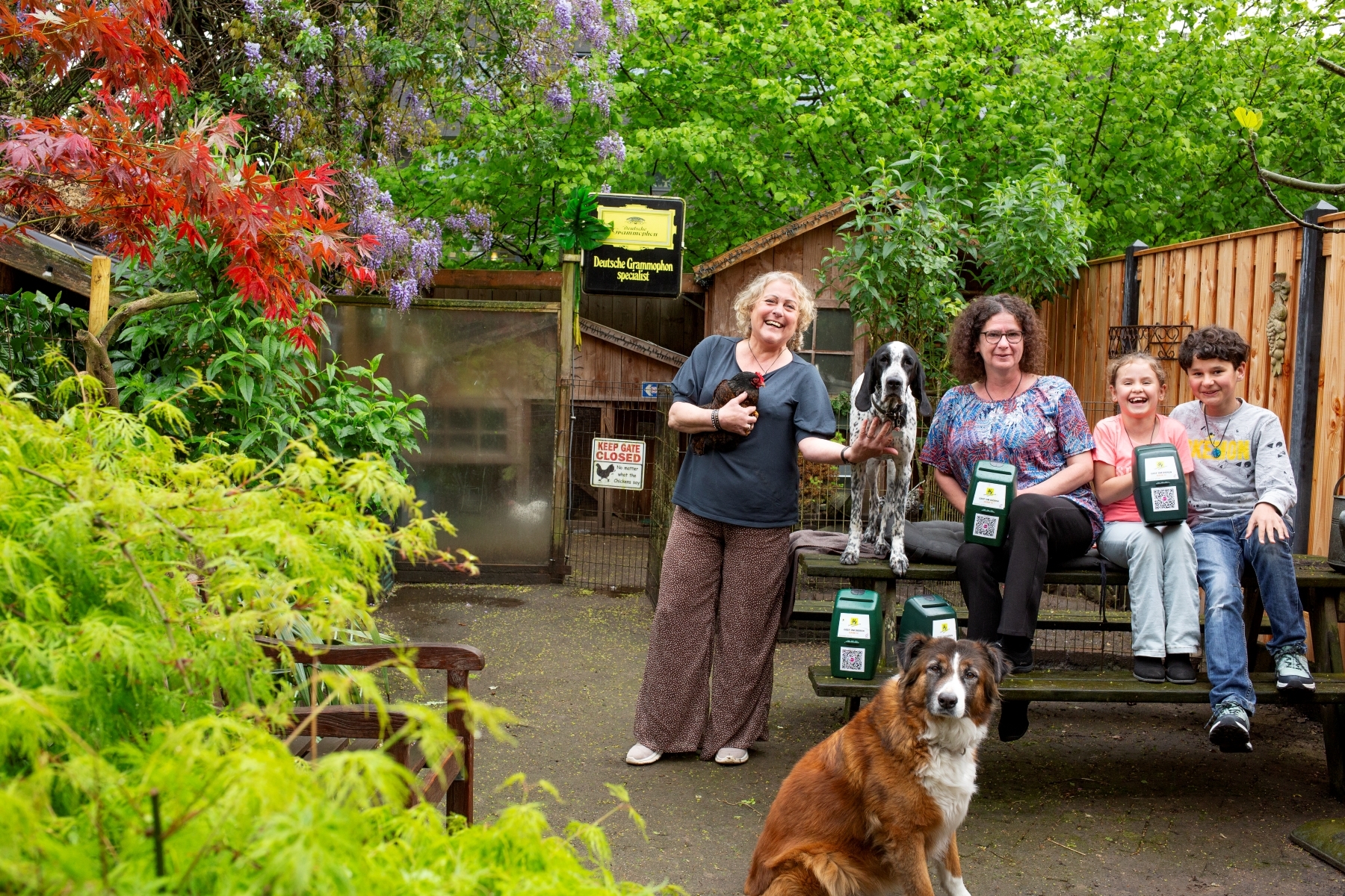 Dierenbeschermingscollectanten in de tuin