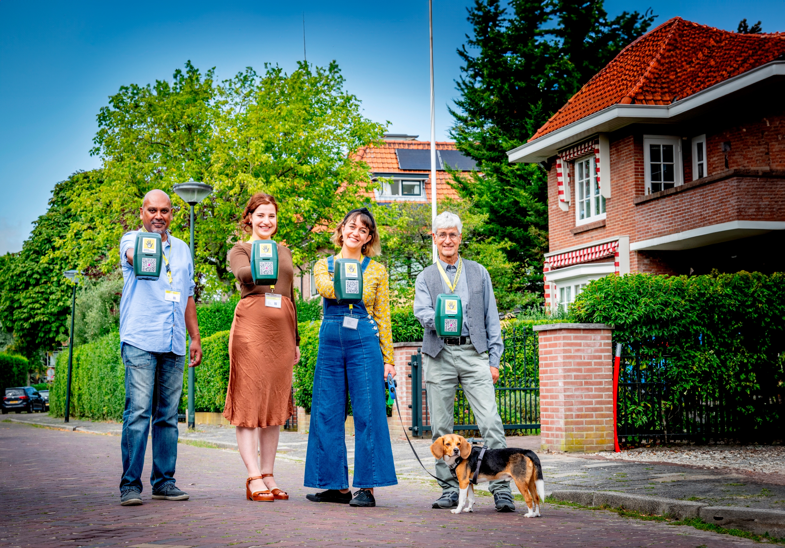 Dierenbeschermers collectebussen
