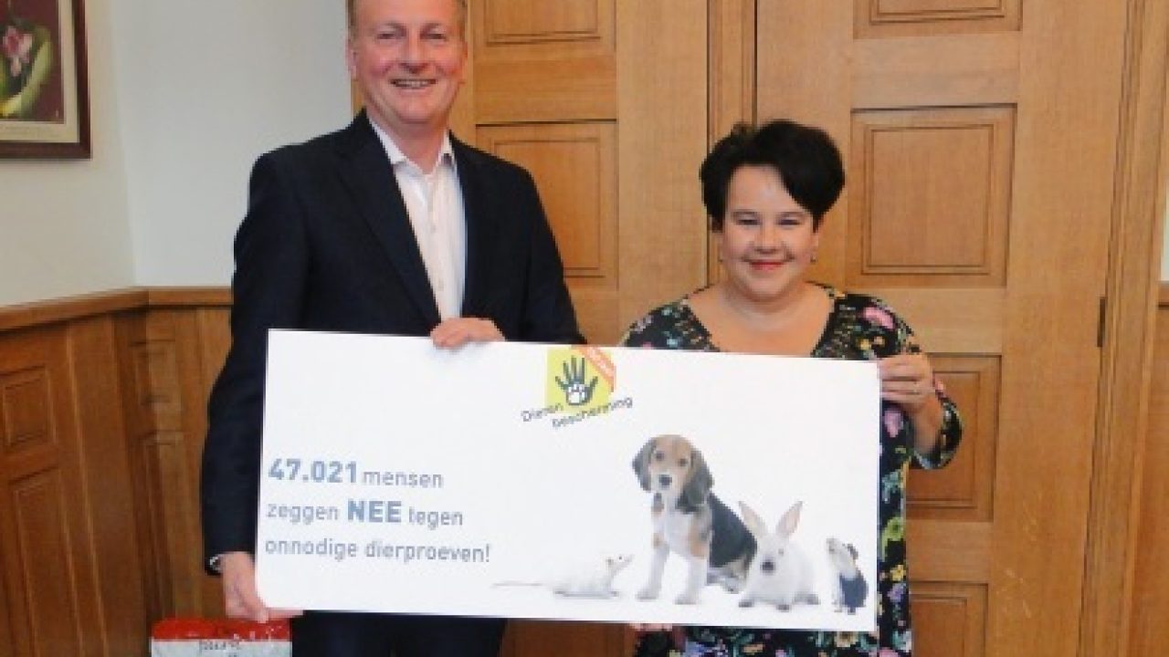 Petitie tegen onnodige dierproeven voor staatssecretaris