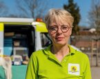 Vrouw voor Dierenambulance