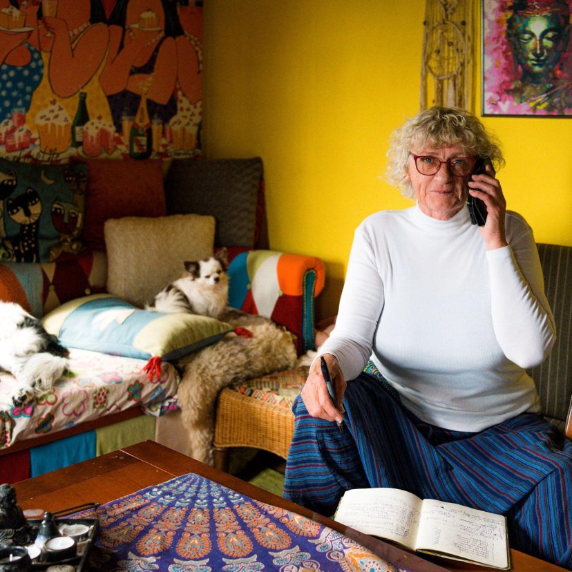 Mevrouw en een kat