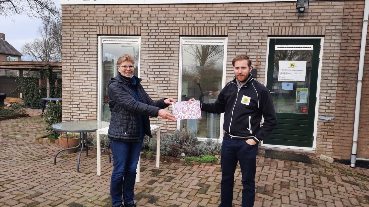 Kerstballen voor de Egelopvang