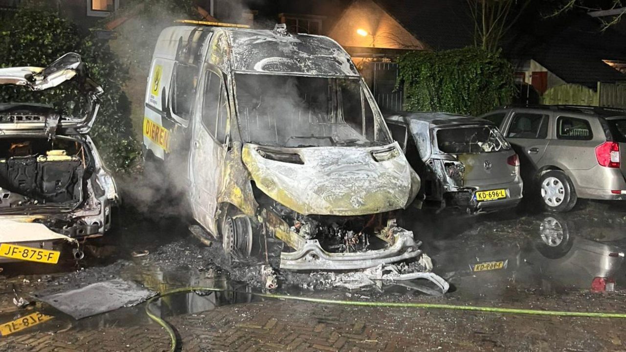 Dierenambulance OverGelder uitgebrand