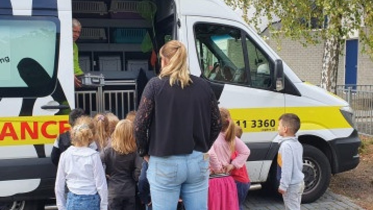 Hallo, wij zijn de Dierenambulance....